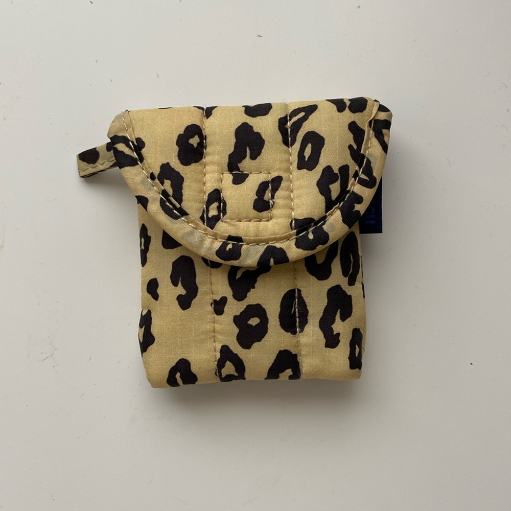 Baggu AirPod holder